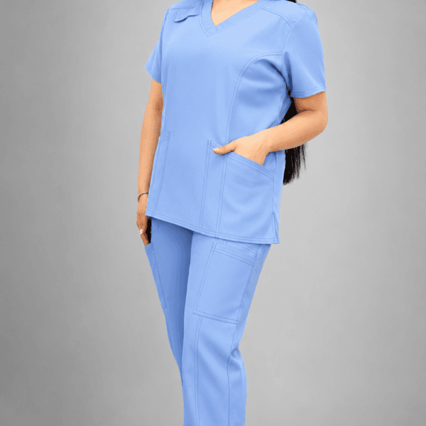 Uniforme Médico Celeste Premium con Pantalón Cargo