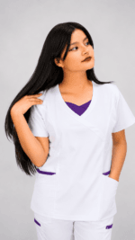 Uniforme Médico Premium Blanco con Detalles Morados para Mujer - Imagen 3